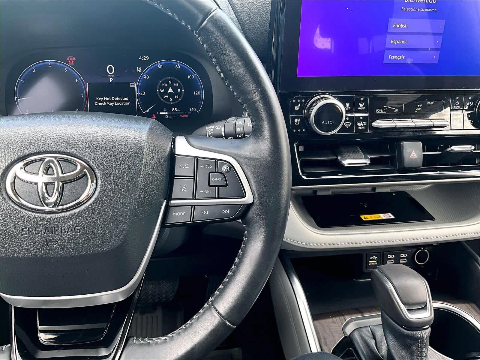 Used 2023 Toyota Highlander Limited AWD/4WD image 25