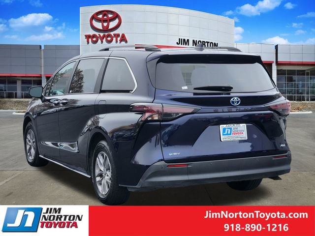 Used 2025 Toyota Sienna XLE image 7