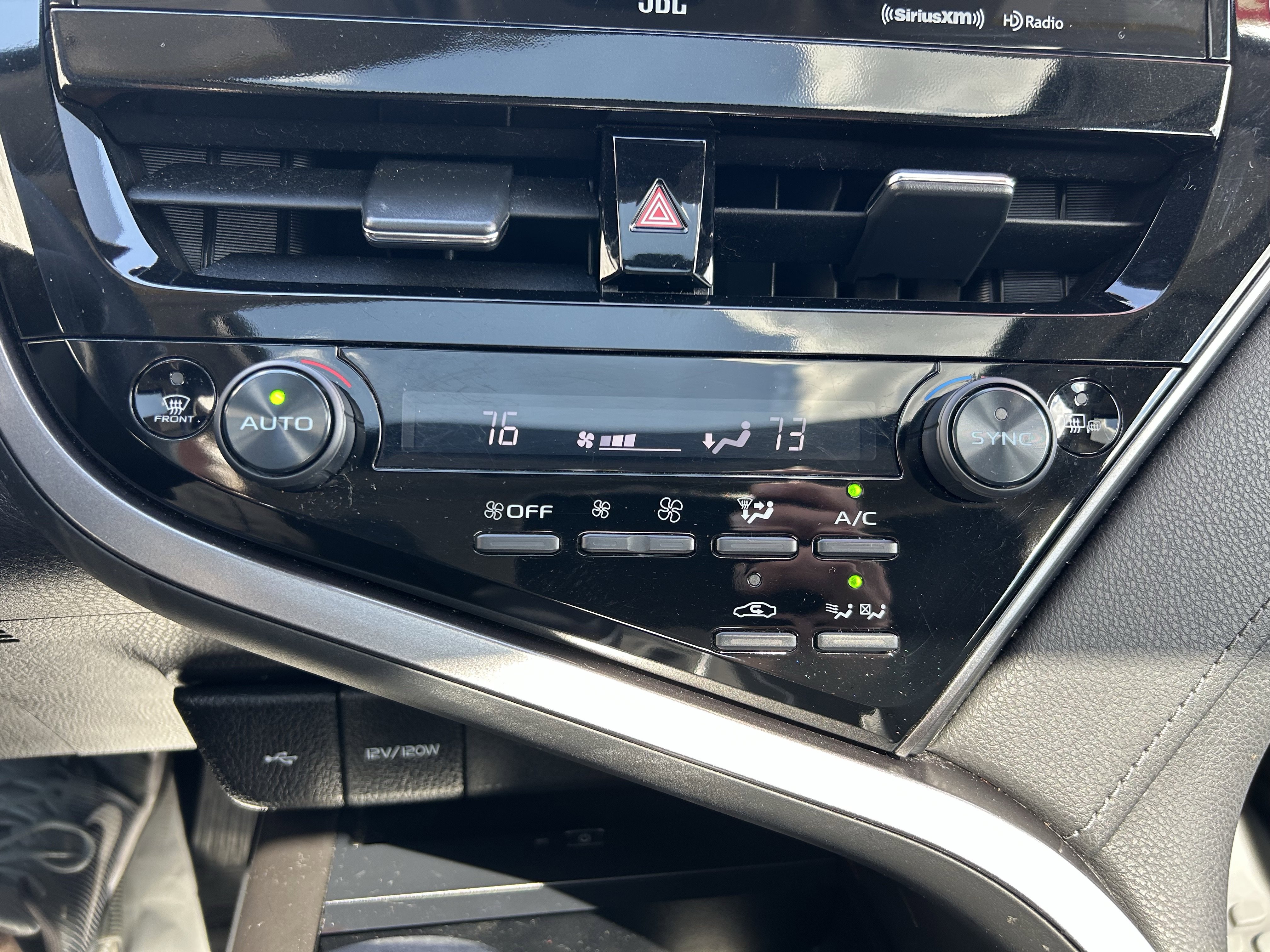 Certified 2022 Toyota Camry XLE w/ Navigation Upgrade Package image 27