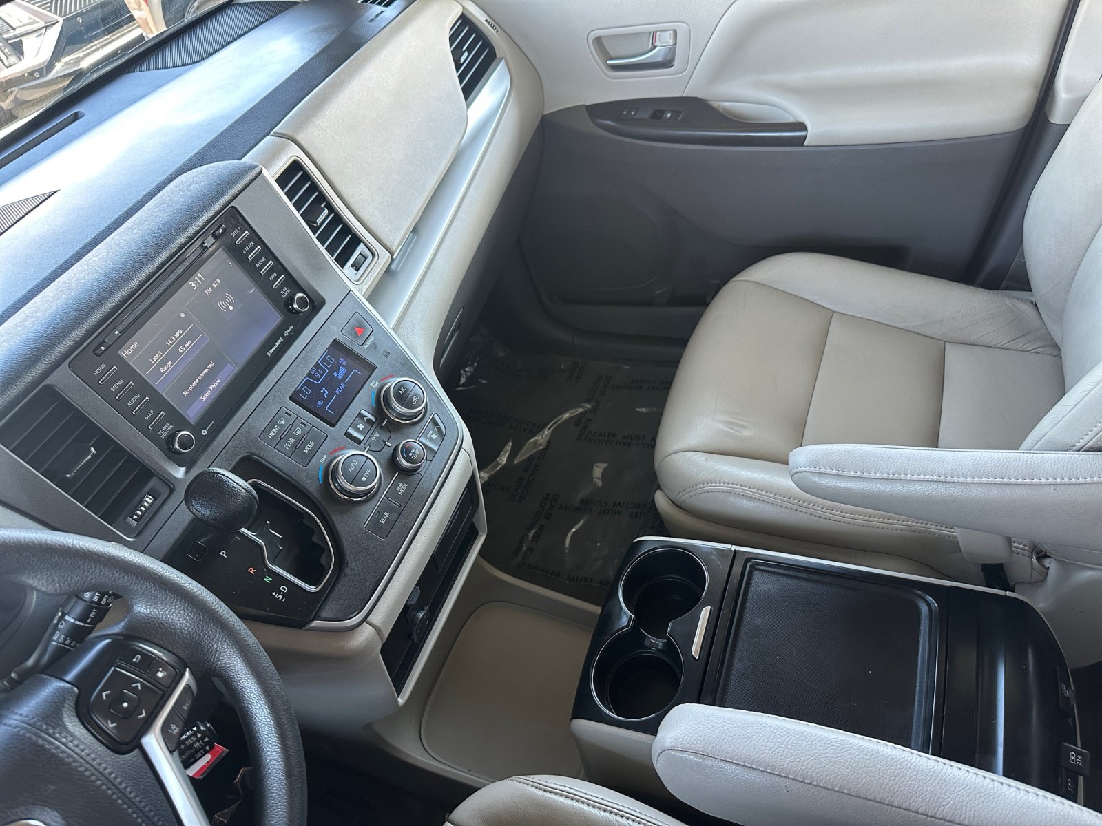 Used 2020 Toyota Sienna LE w/ Carpet Mat Package FWD image 21