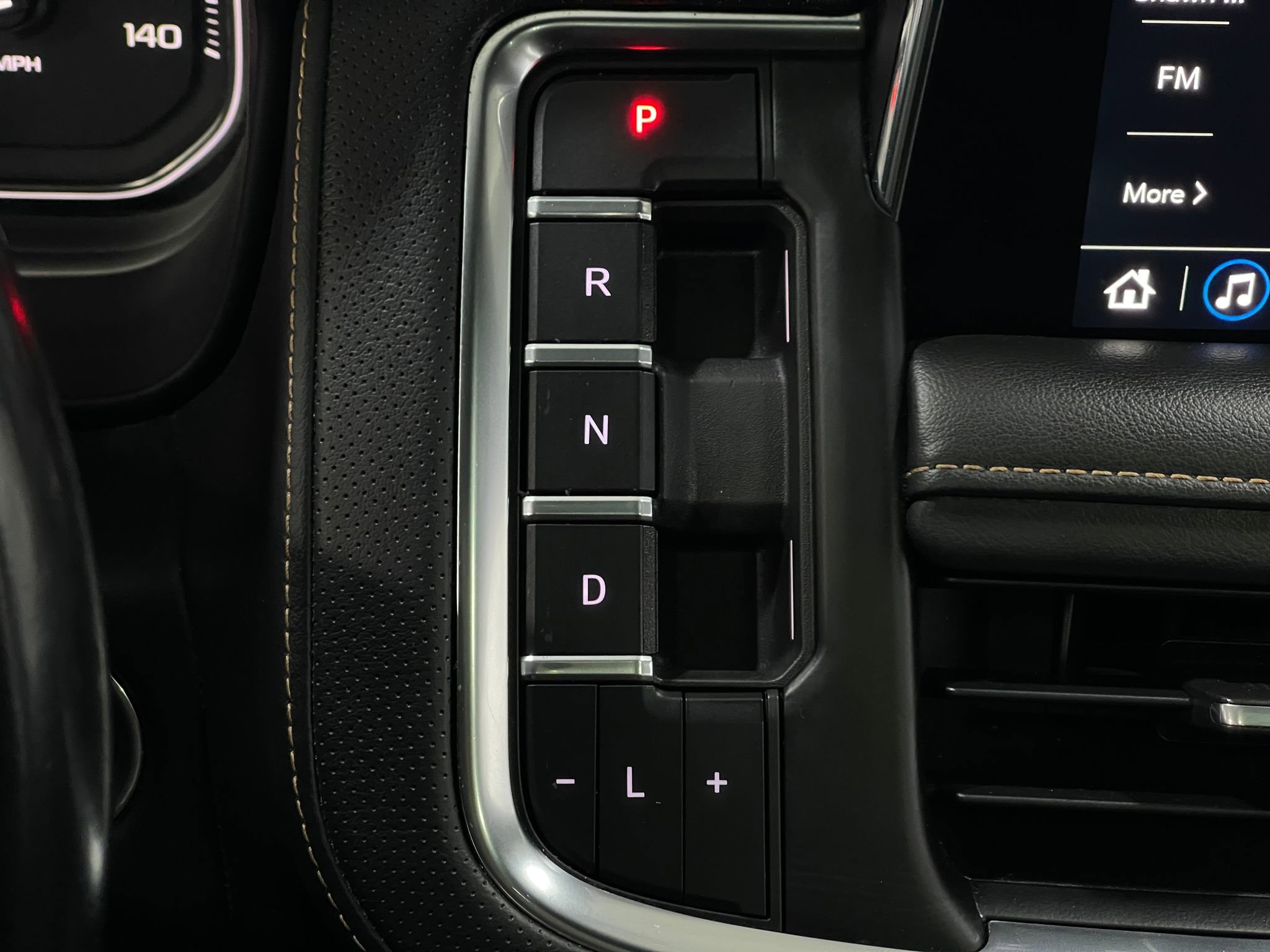 Used 2021 GMC Yukon AT4 w/ Technology Package AWD/4WD image 28