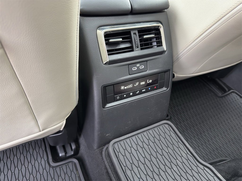 Used 2024 MAZDA CX-90 3.3 Turbo w/ Premium Package image 15