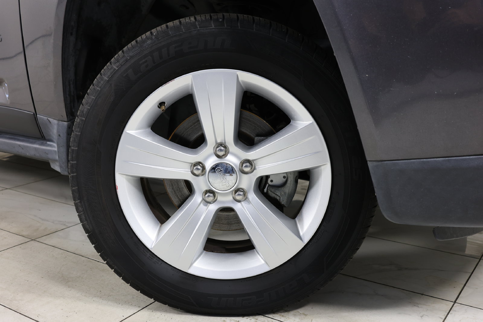 Used 2015 Jeep Compass Latitude w/ Sun/Sound Group FWD image 12