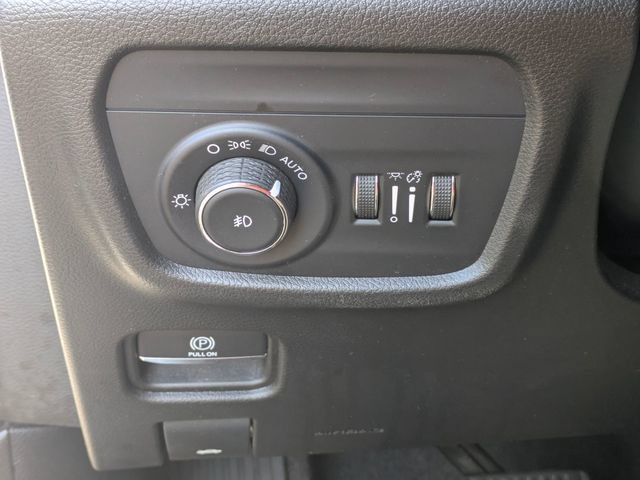 Certified 2022 Jeep Grand Cherokee L Overland w/ Luxury Tech Group IV AWD/4WD image 17