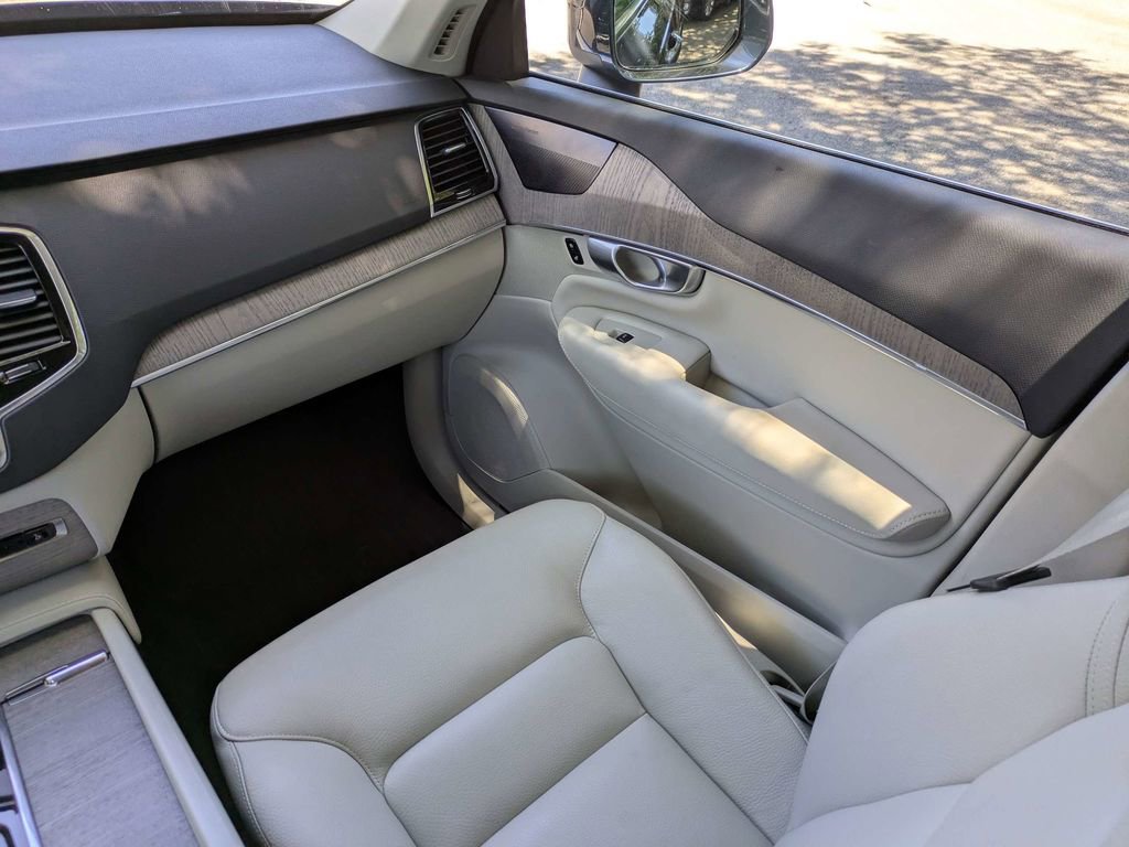 Certified 2024 Volvo XC90 B6 Plus w/ Protection Package Premier AWD/4WD image 17