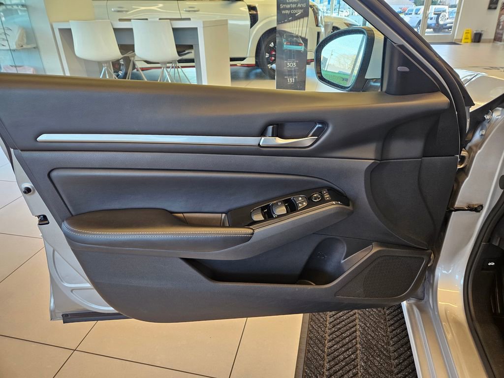 Used 2023 Nissan Altima 2.5 SV image 12