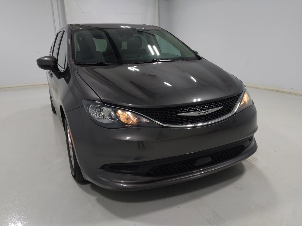 Used 2021 Chrysler Voyager LX FWD image 14