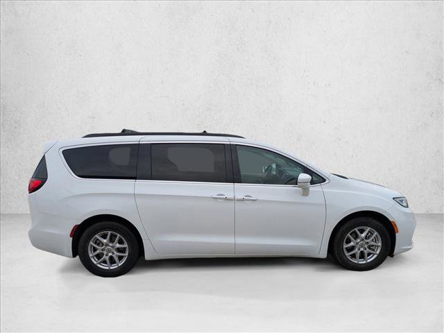 Used 2022 Chrysler Pacifica Touring-L image 4