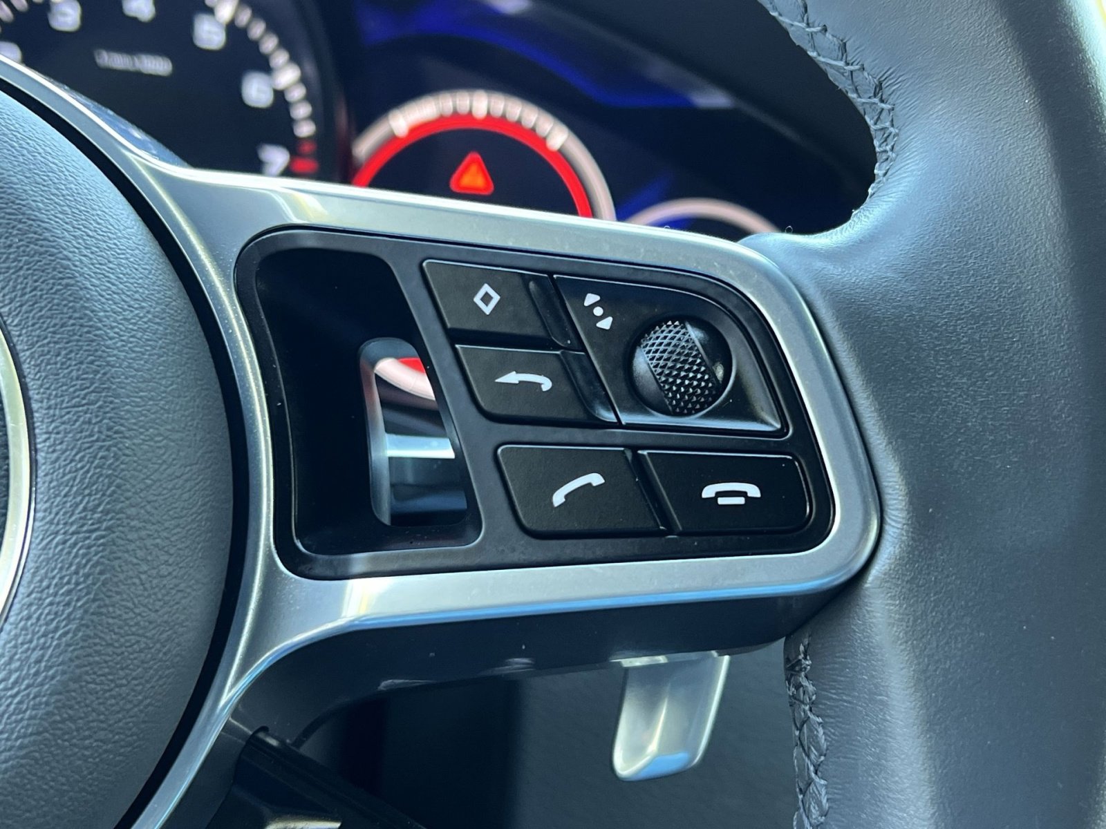 Used 2022 Porsche Cayenne Platinum Edition image 28