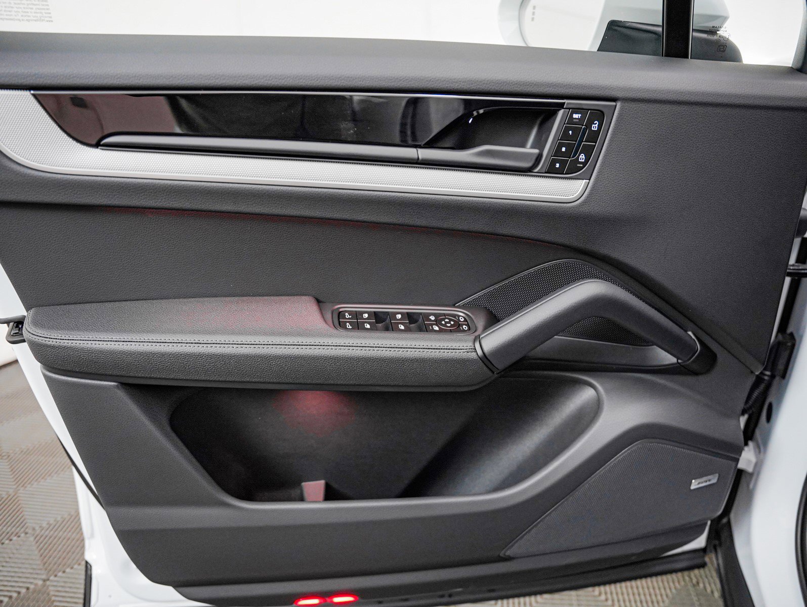 New 2026 Porsche Cayenne image 25