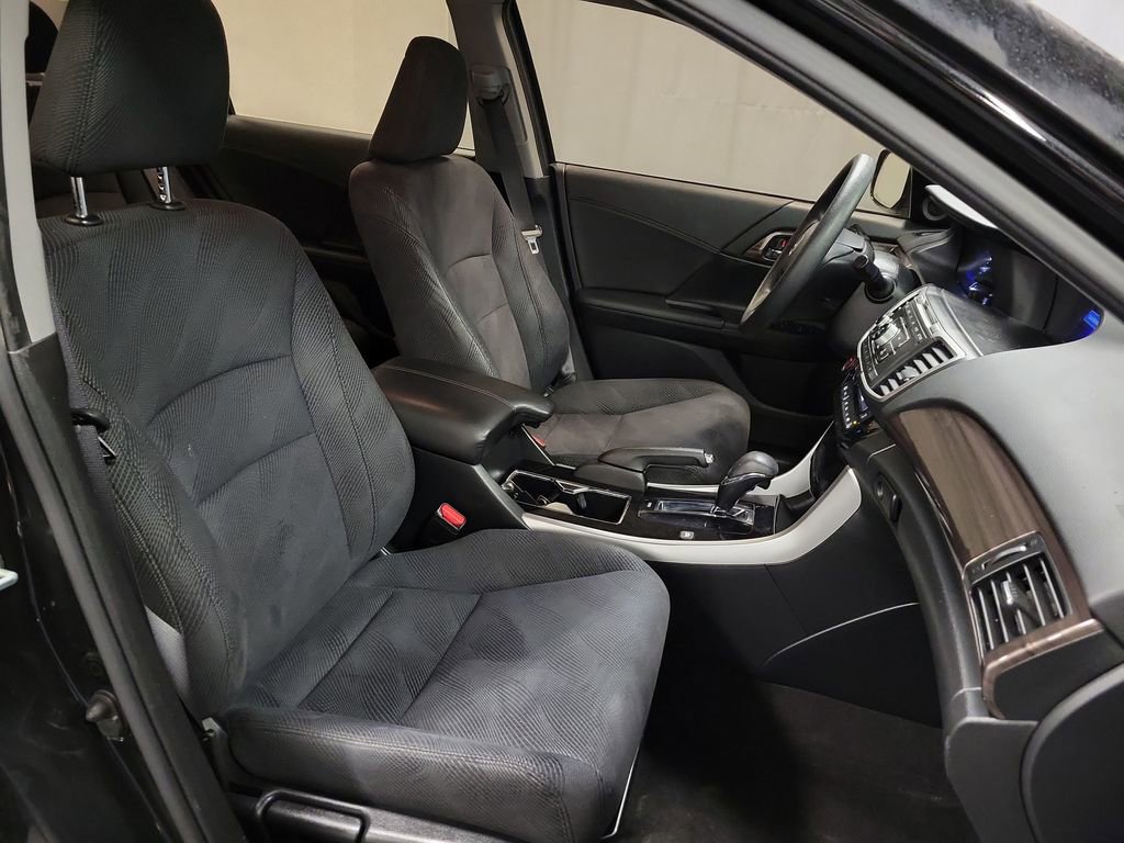 Used 2017 Honda Accord Base image 25