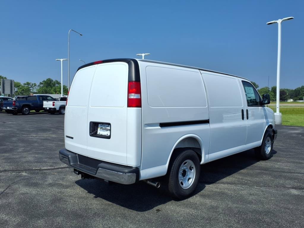 New 2025 Chevrolet Express 2500 w/ Driver Convenience Package RWD image 4