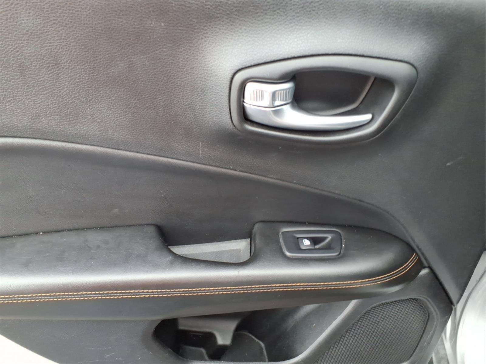 Used 2018 Jeep Compass Limited image 11