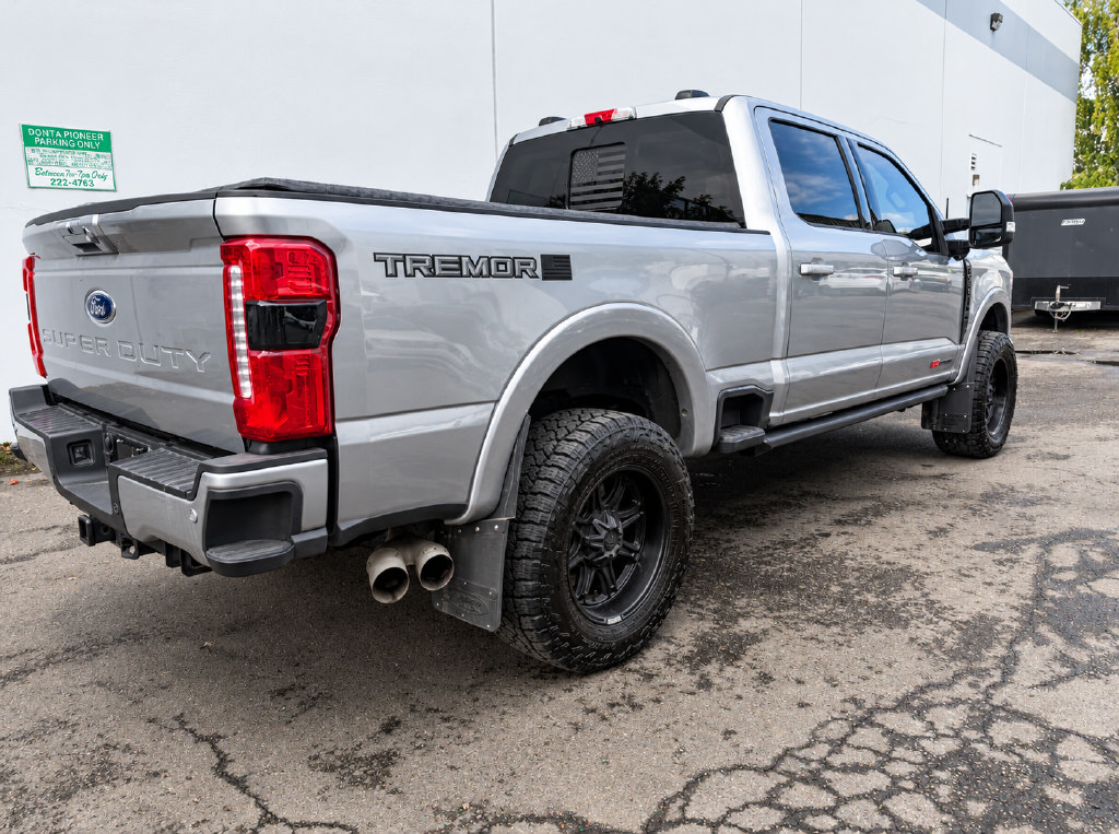 Used 2023 Ford F350 Lariat w/ Lariat Ultimate Package AWD/4WD image 4