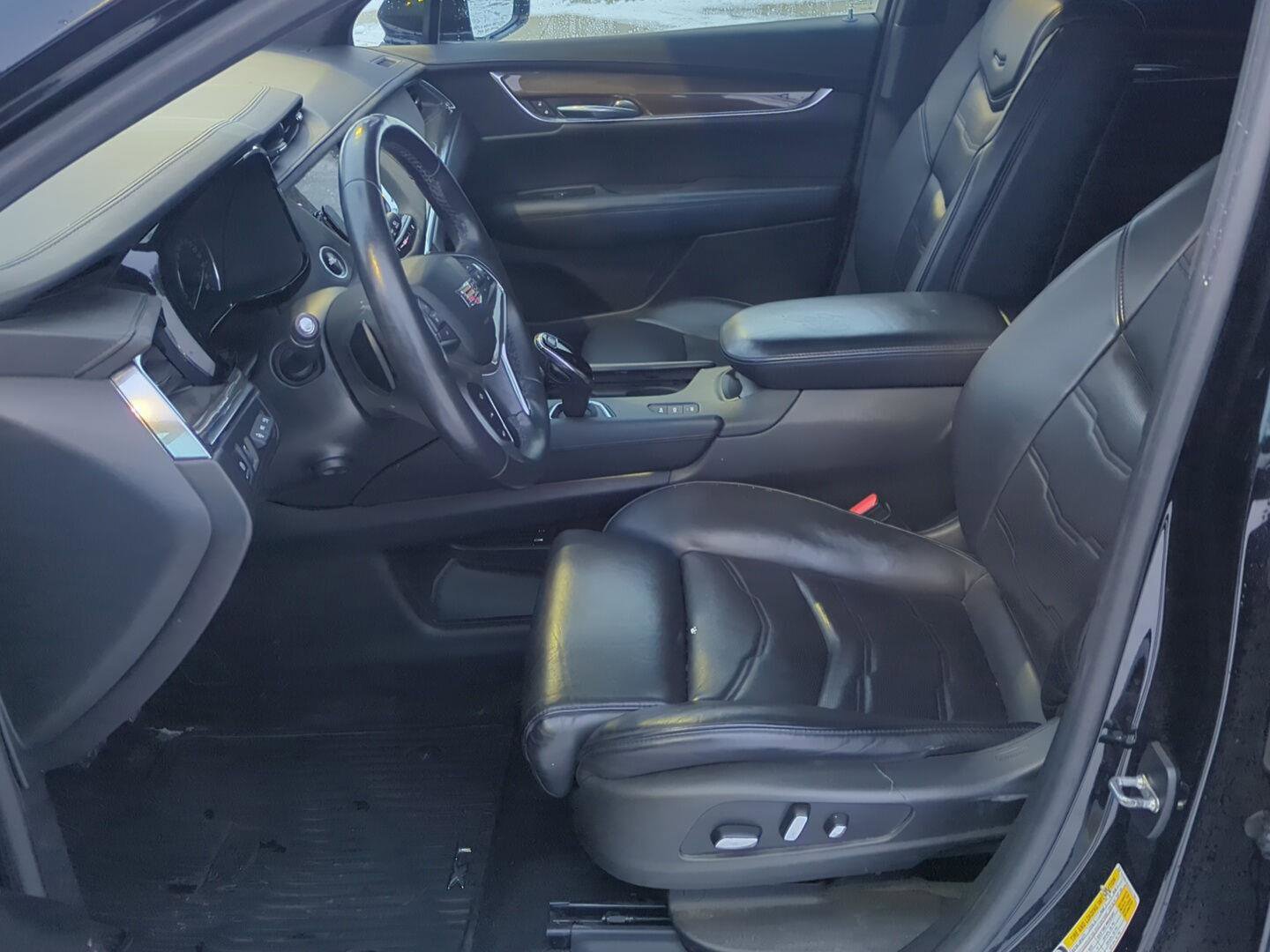 Used 2017 Cadillac XT5 Platinum image 14