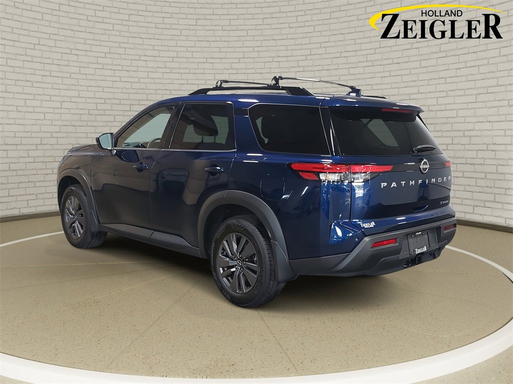 Used 2024 Nissan Pathfinder SV w/ SV Premium Package image 7