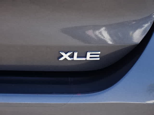 Used 2023 Toyota Highlander XLE FWD image 11