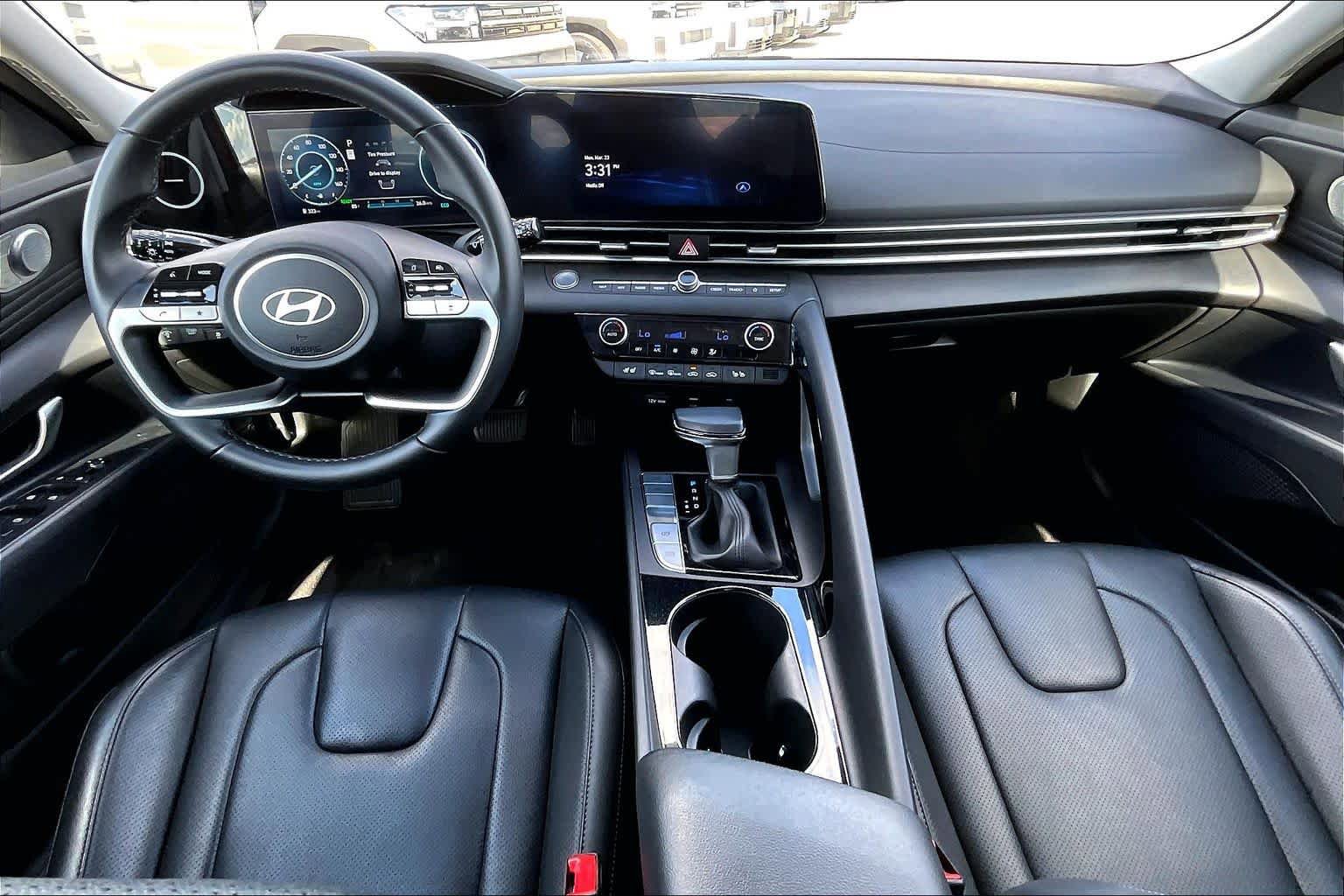 Certified 2025 Hyundai Elantra Limited FWD image 15
