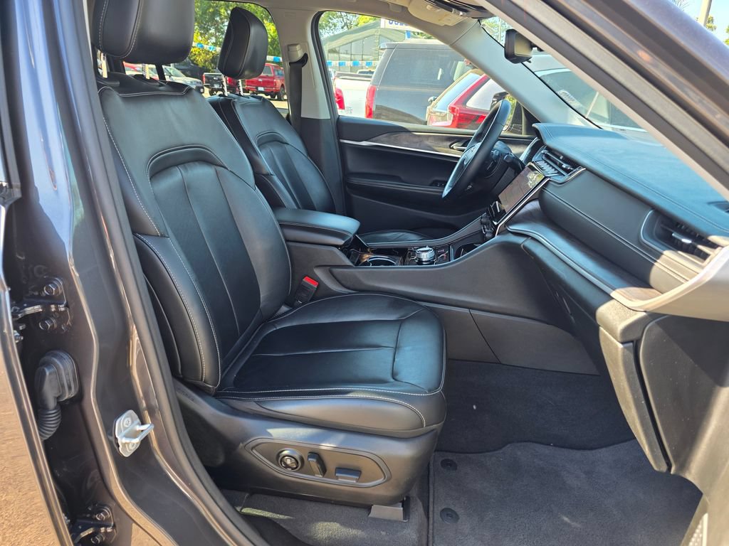 Used 2022 Jeep Grand Cherokee Limited AWD/4WD image 25