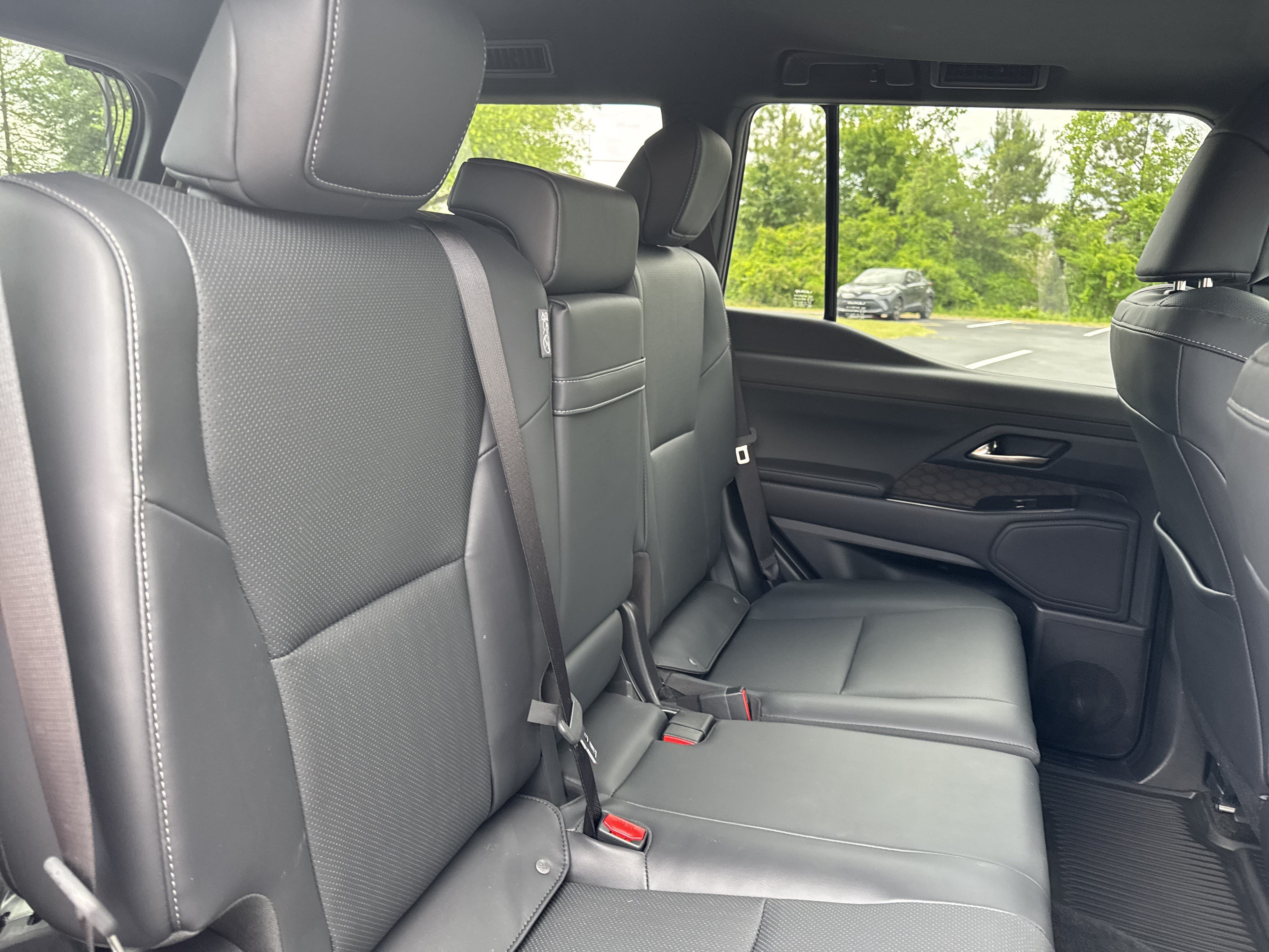 Used 2025 Lexus GX 550 w/ Accessory Package (2T) AWD/4WD image 38
