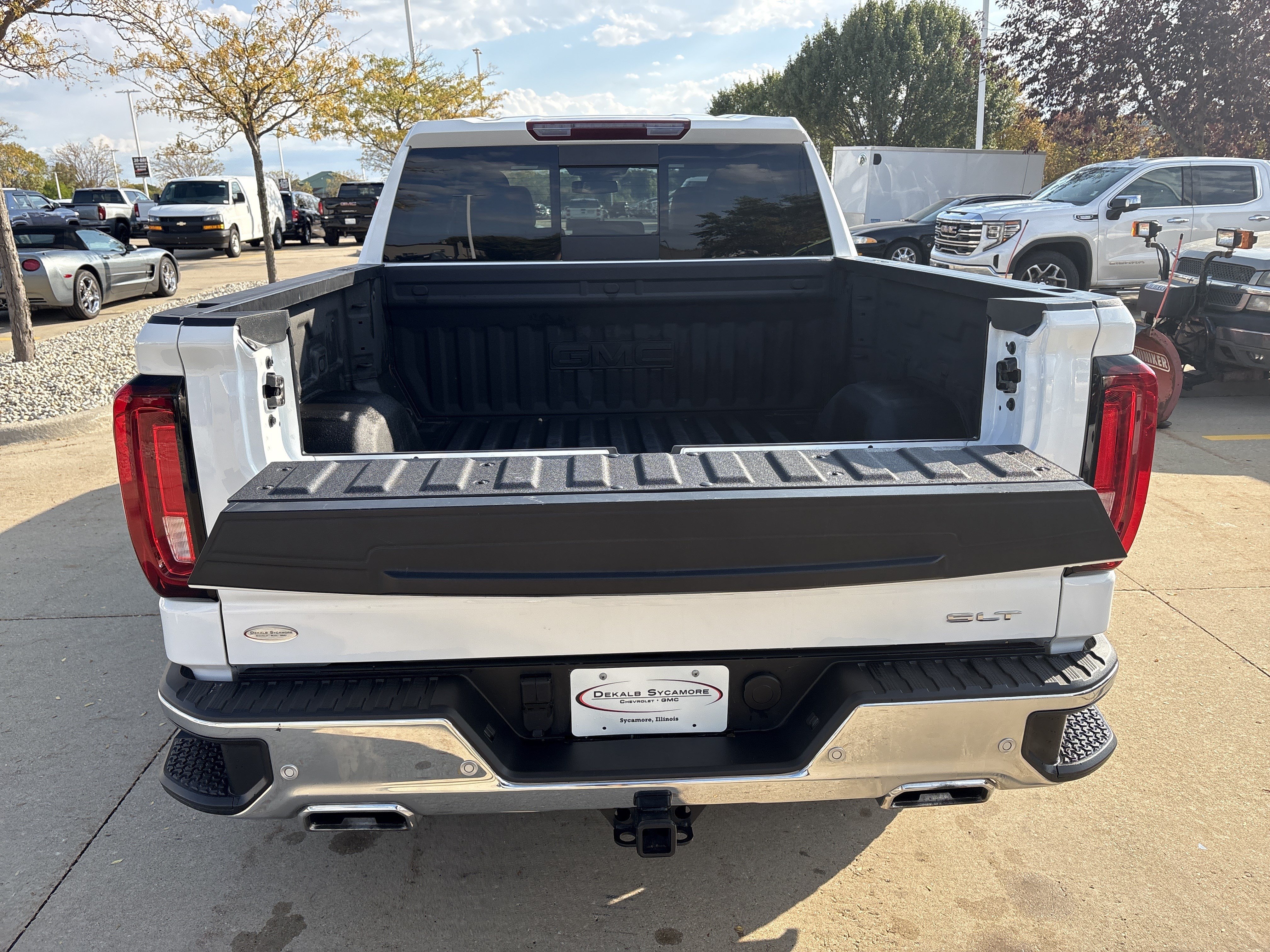 Used 2025 GMC Sierra 1500 SLT w/ SLT Premium Plus Package AWD/4WD image 17