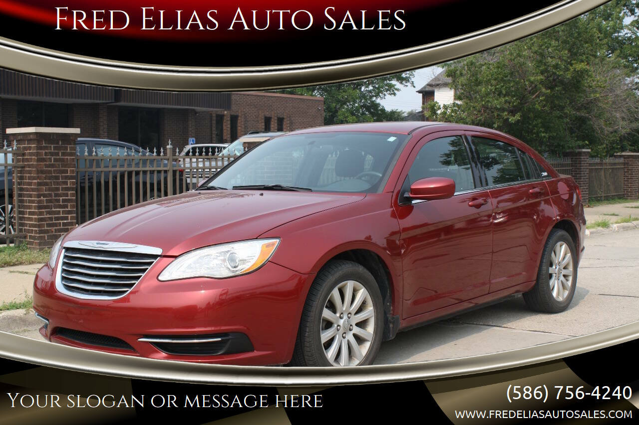 Used 2011 Chrysler 200 Touring FWD image 1