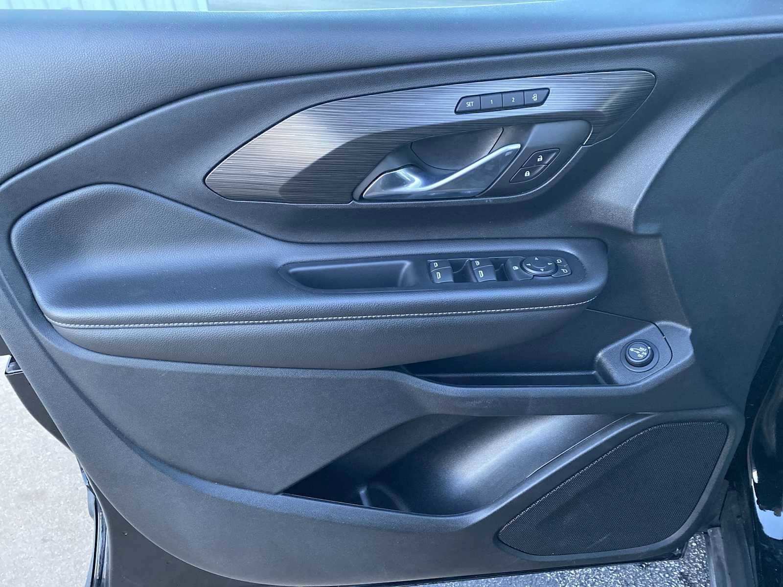 Used 2023 GMC Terrain SLT image 29