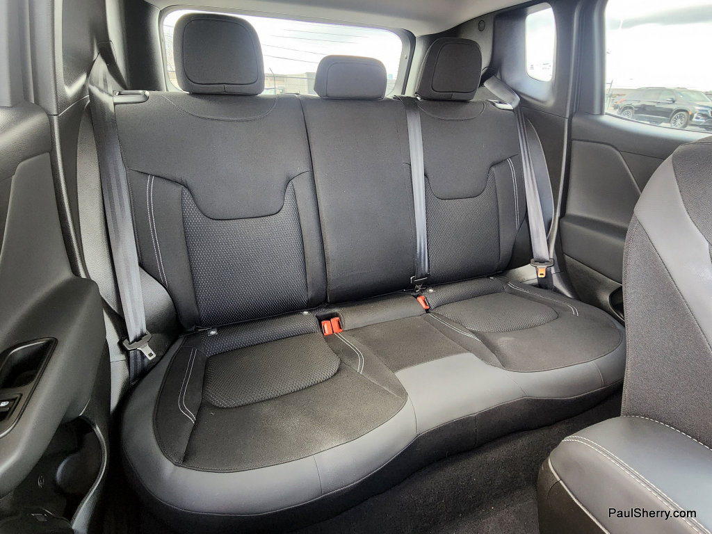 Used 2023 Jeep Renegade Latitude w/ Premium Group AWD/4WD image 42
