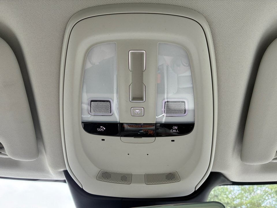 Used 2022 Volvo XC60 B5 Momentum w/ Protection Package Premier FWD image 21