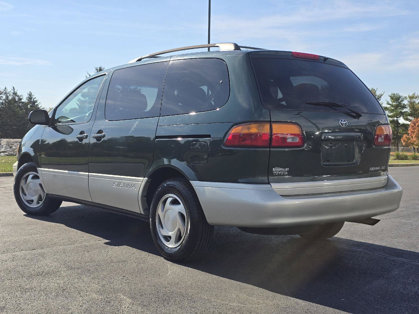 Used 2000 Toyota Sienna XLE FWD image 4