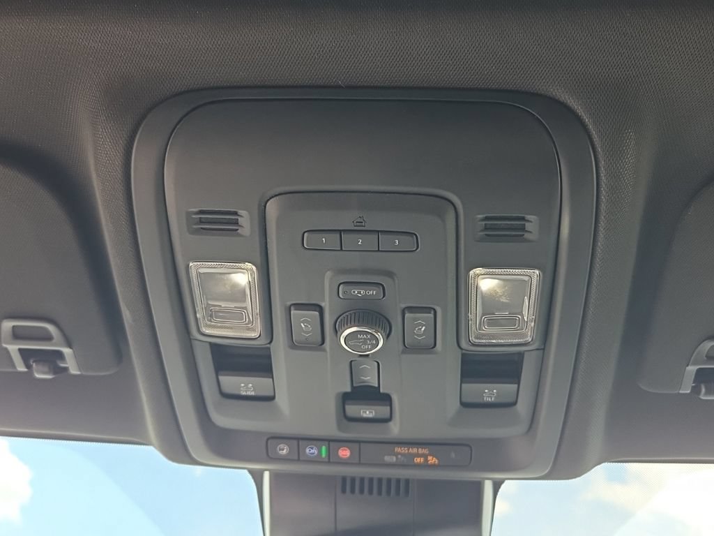 Used 2023 Chevrolet Suburban RST w/ Sport Performance Package AWD/4WD image 41