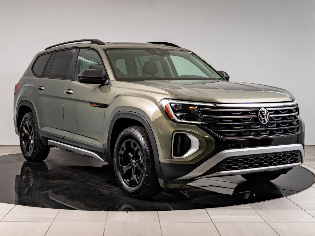 Used 2025 Volkswagen Atlas Peak Edition SE AWD/4WD image 12