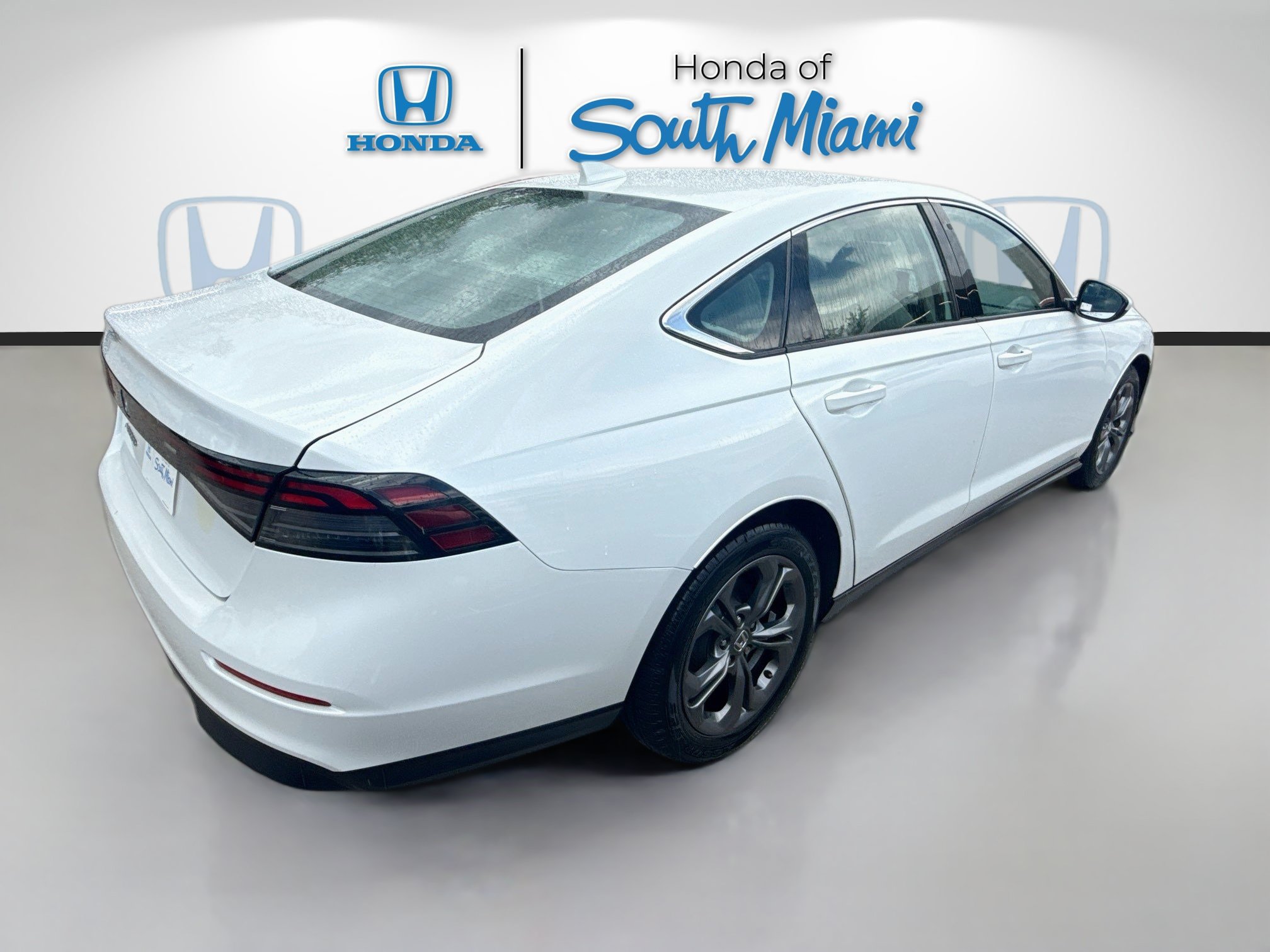 Used 2023 Honda Accord EX image 6
