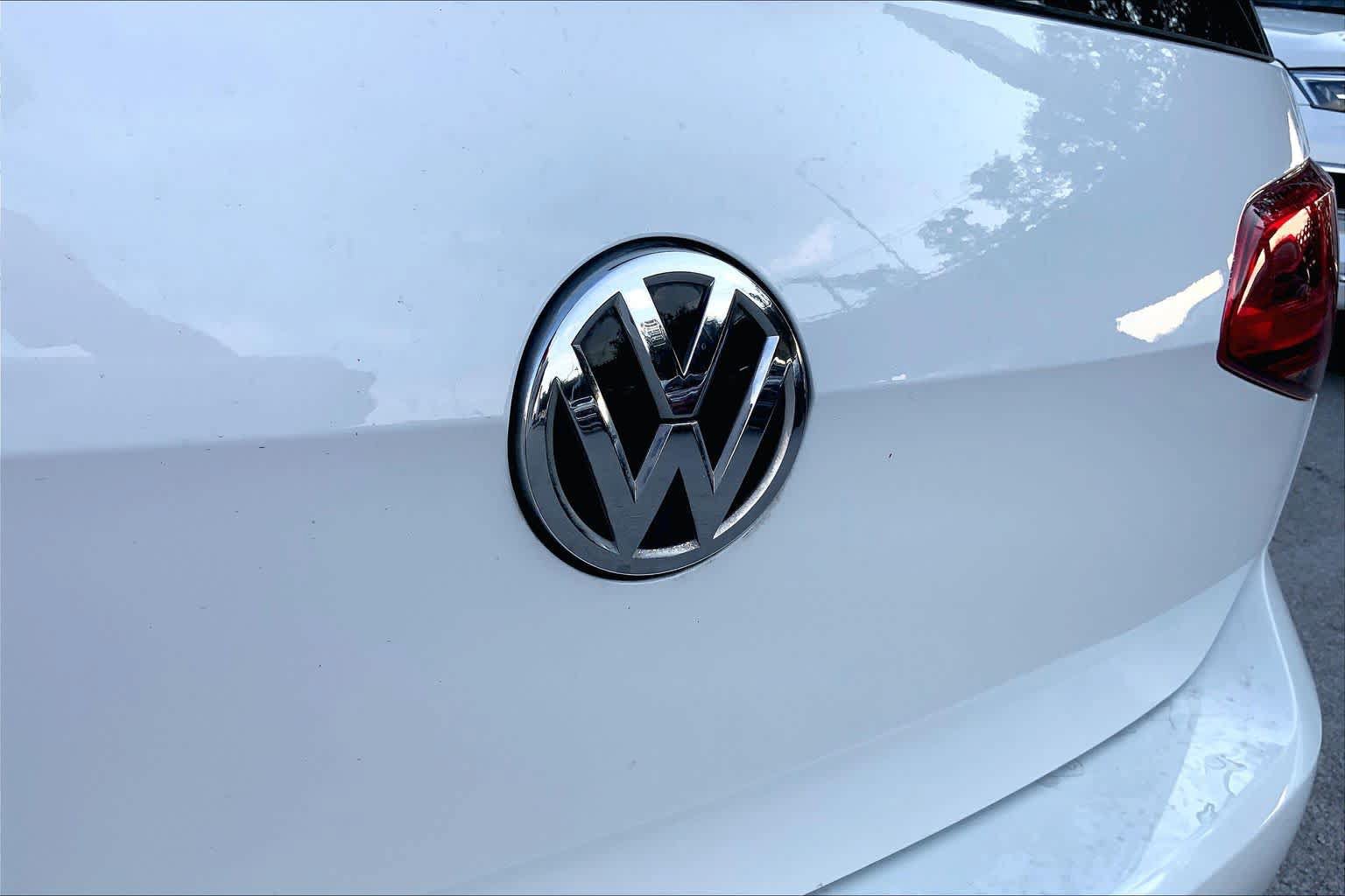 Used 2017 Volkswagen GTI SE FWD image 30