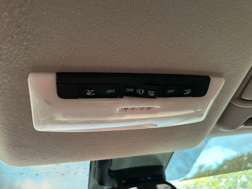 Used 2022 Nissan Versa SV FWD image 26