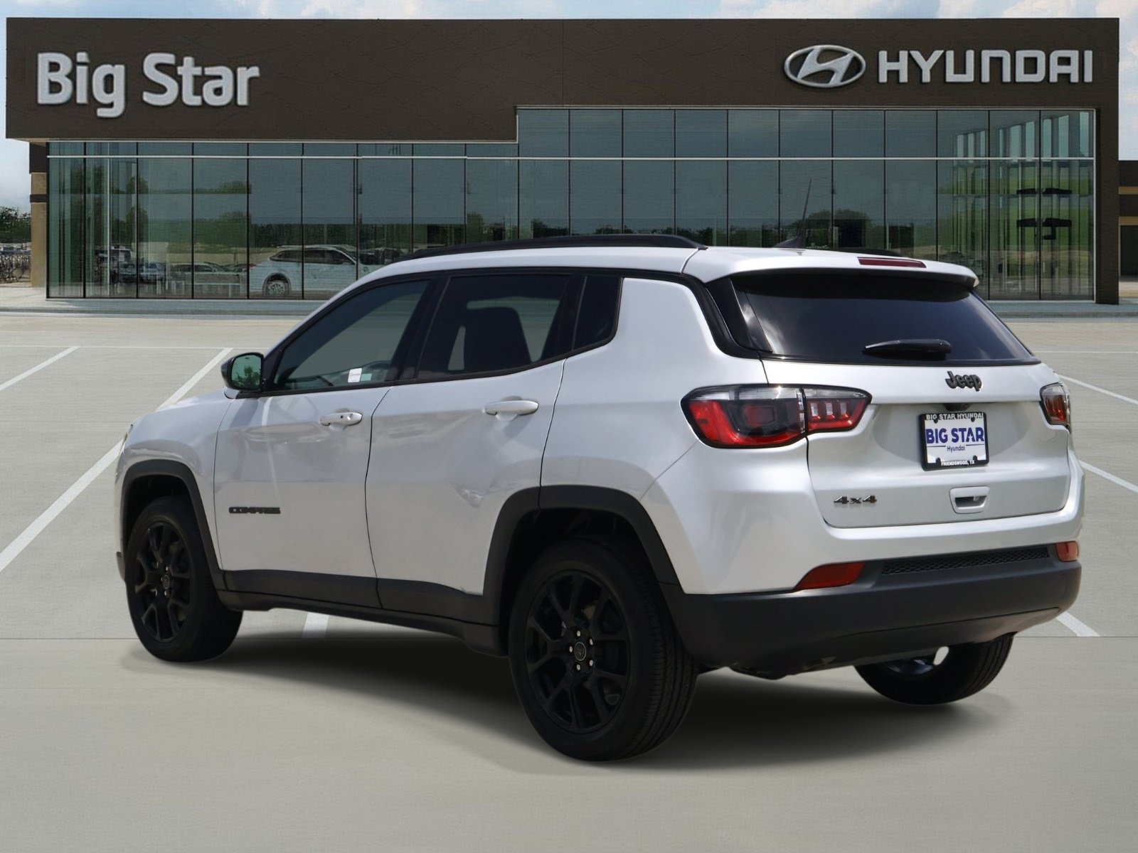 Used 2026 Jeep Compass Latitude AWD/4WD image 3