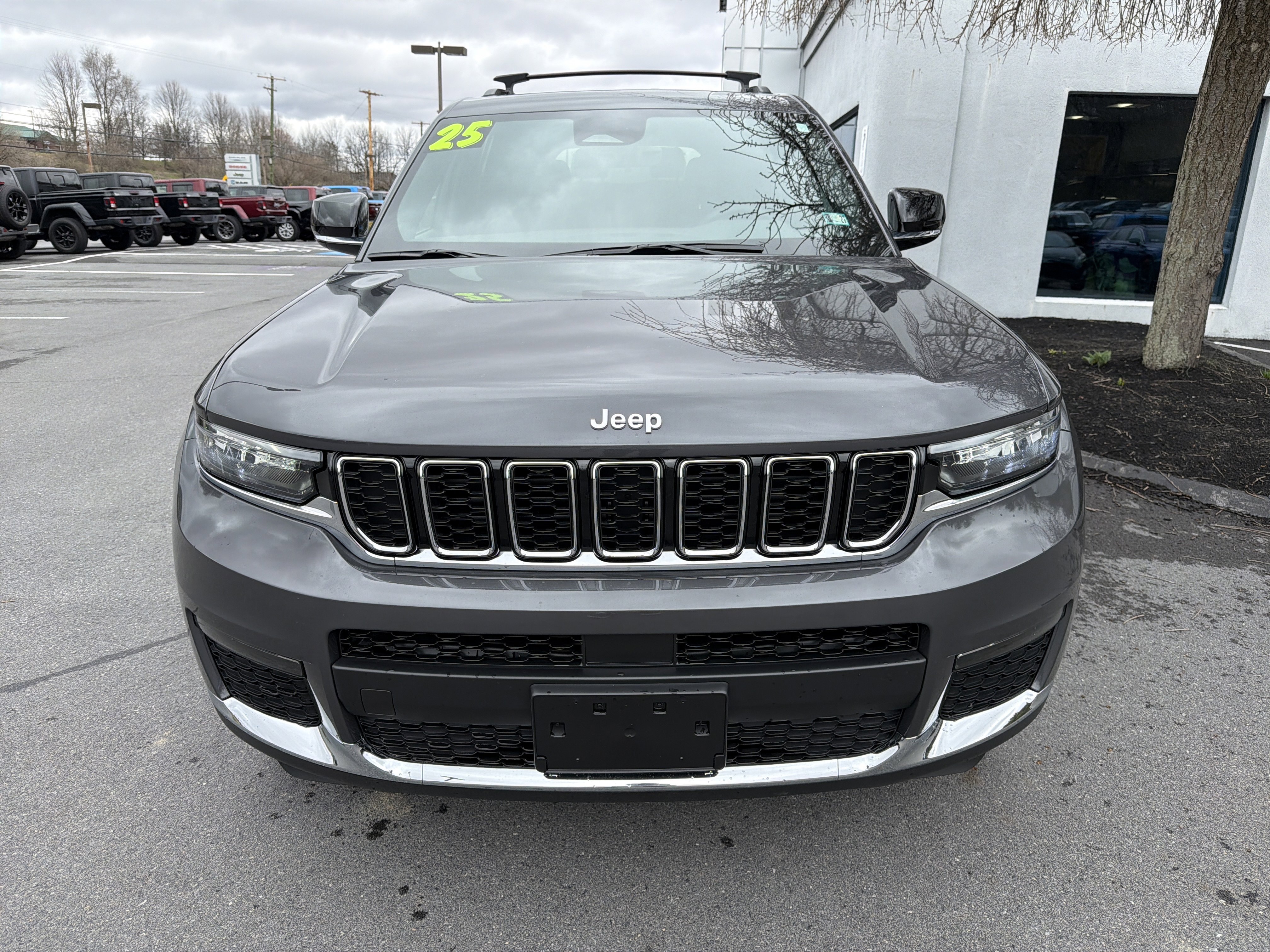 Used 2025 Jeep Grand Cherokee L Limited w/ Trailer Tow Package AWD/4WD image 9