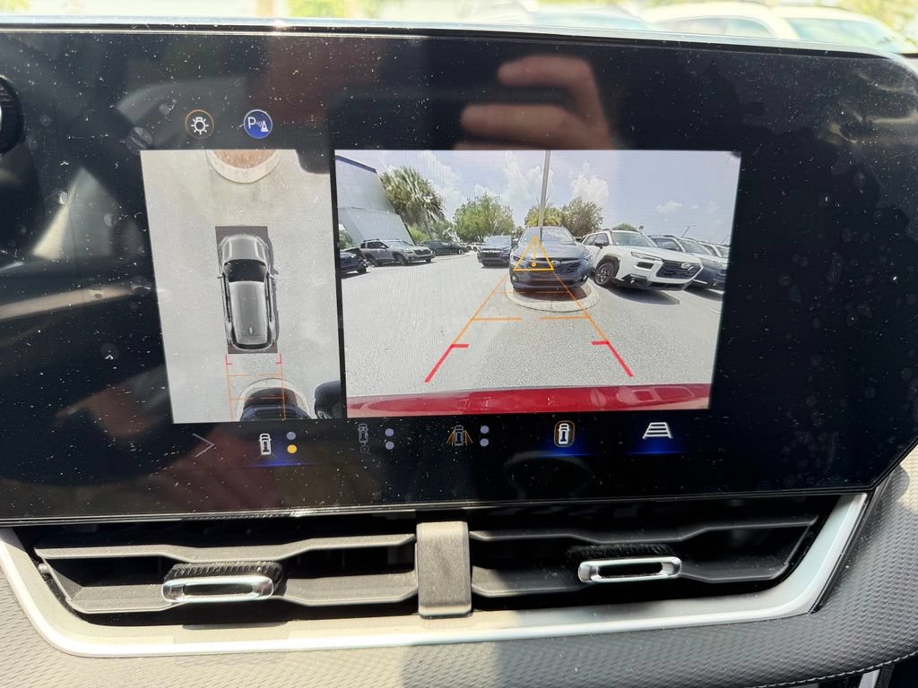 Used 2025 Chevrolet Equinox LT w/ Safety and Technology Package AWD/4WD image 29