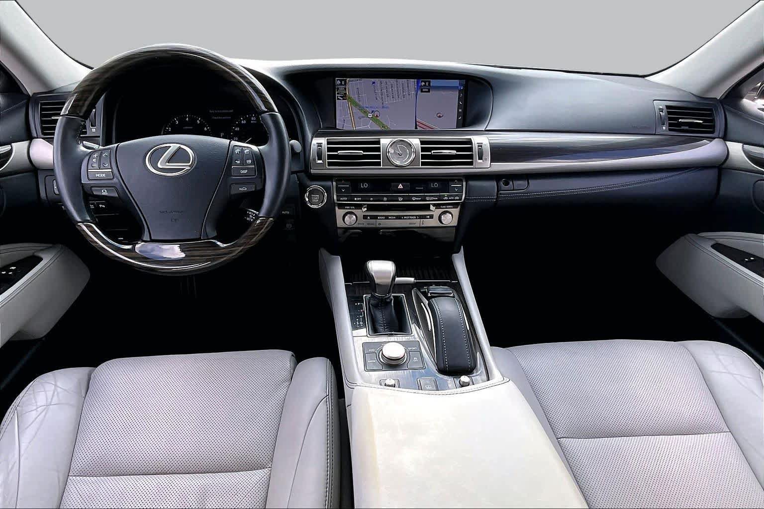 Used 2017 Lexus LS 460 w/ Comfort Package RWD image 13