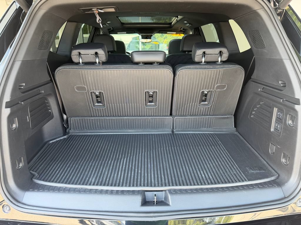 Used 2025 Buick Enclave Avenir w/ Super Cruise Package AWD/4WD image 24
