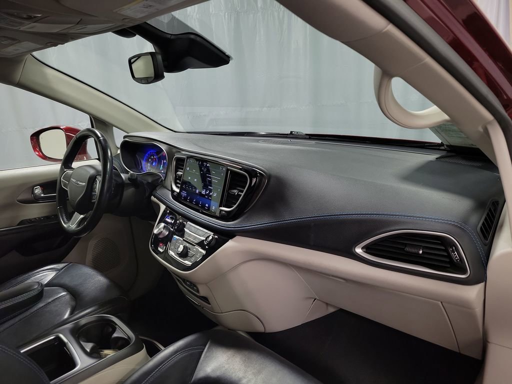 Used 2021 Chrysler Pacifica Touring-L AWD/4WD image 27
