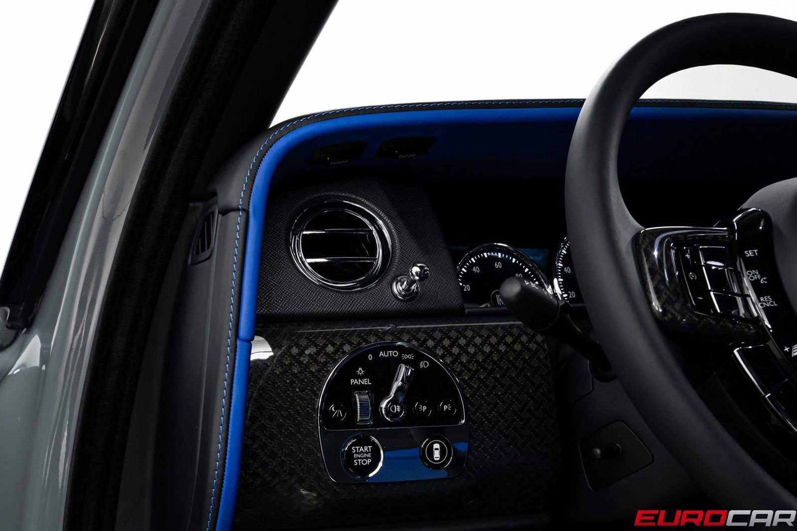 Used 2022 Rolls-Royce Cullinan Black Badge w/ Dark Exterior Package image 27