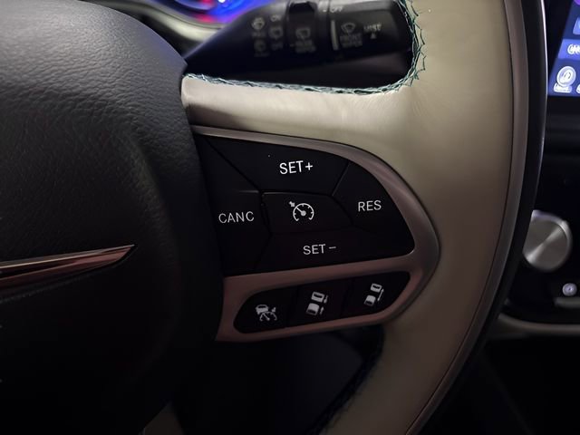 Used 2017 Chrysler Pacifica Platinum image 18