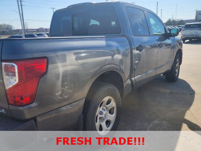Used 2017 Nissan Titan S image 4