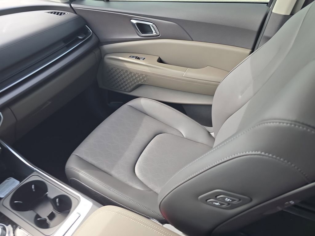 New 2026 Kia Carnival EX image 16