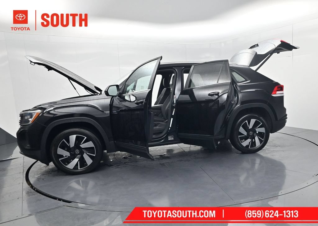 Used 2024 Volkswagen Atlas Cross Sport SE FWD image 65