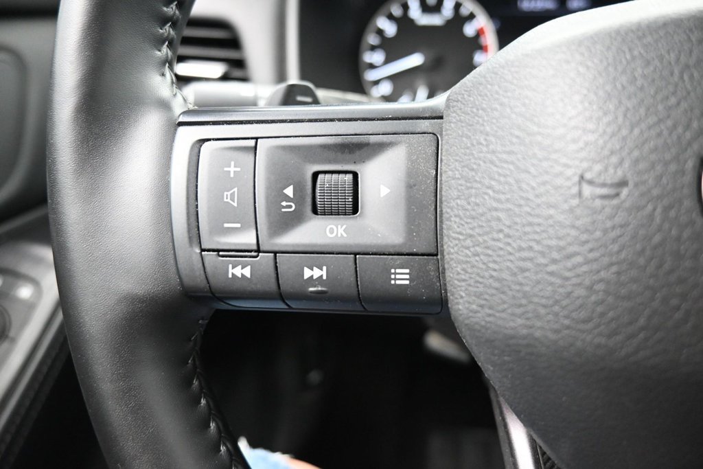 Used 2025 Nissan Rogue SV FWD image 12