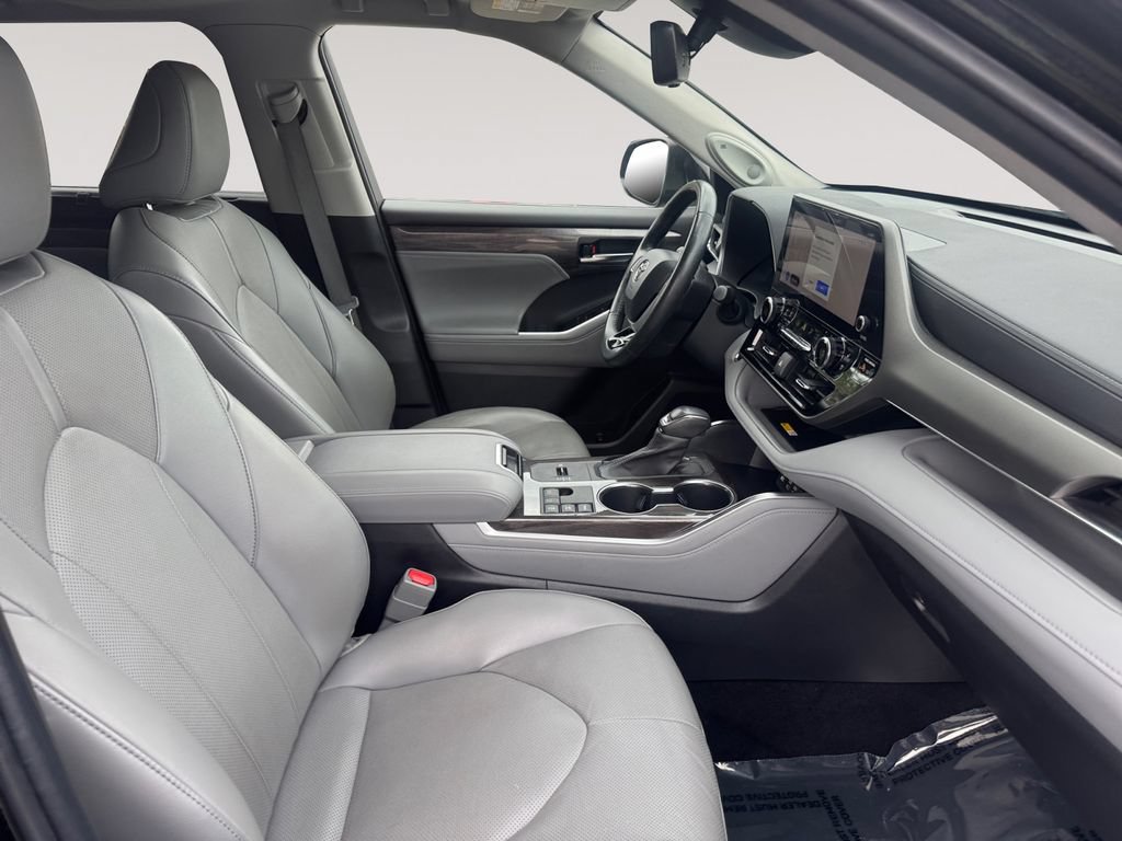Used 2023 Toyota Highlander Limited AWD/4WD image 15