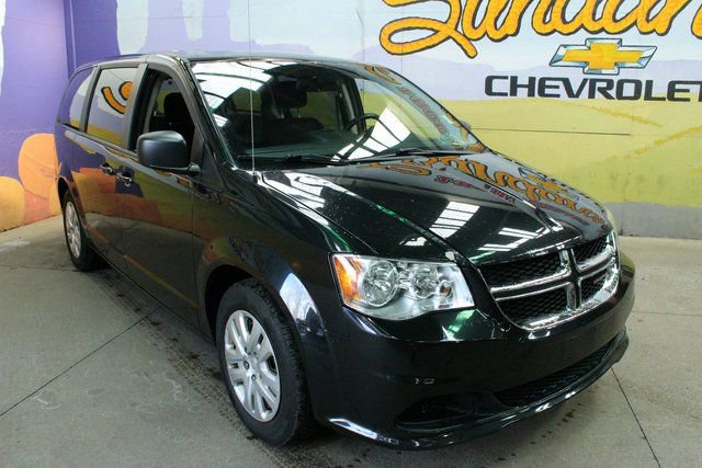 Used 2018 Dodge Grand Caravan SE w/ UConnect Hands-Free Group image 4