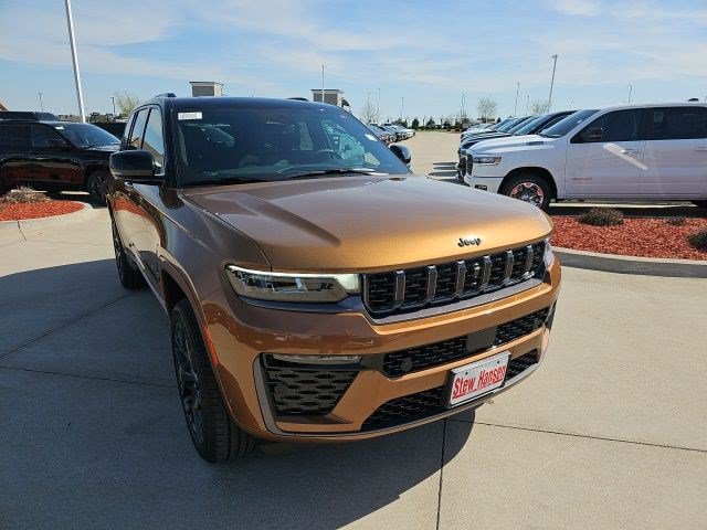 Used 2026 Jeep Grand Cherokee Summit w/ Obsidian Package AWD/4WD image 8